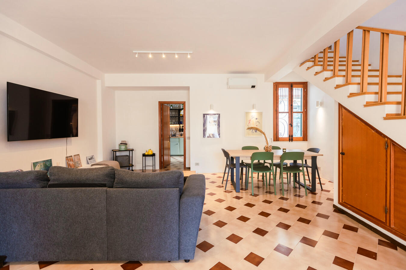 Living room Stagnone kite lodge's living room with air condition and stairs to the rooms